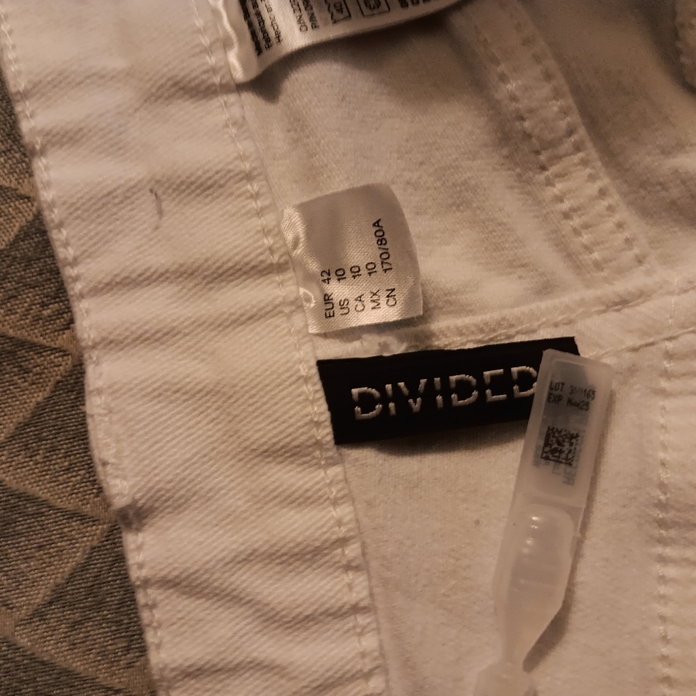 H&M Divided Crisp Full Leg White Jeand Size 10